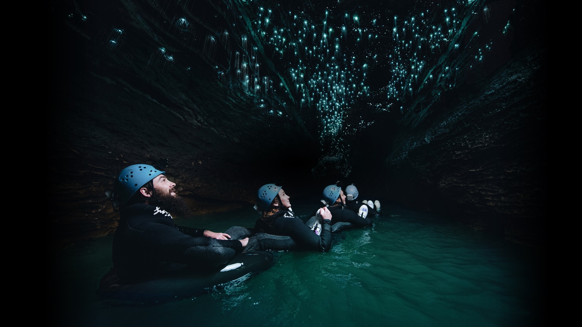 Glow-worm waitomo new zealand