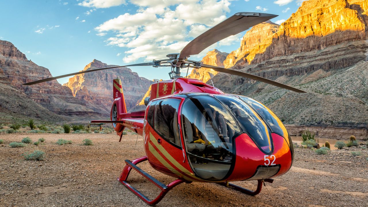 RS7298_2013-Papillon-Helicopter-52-1-landing-bottom-of-grand-canyon