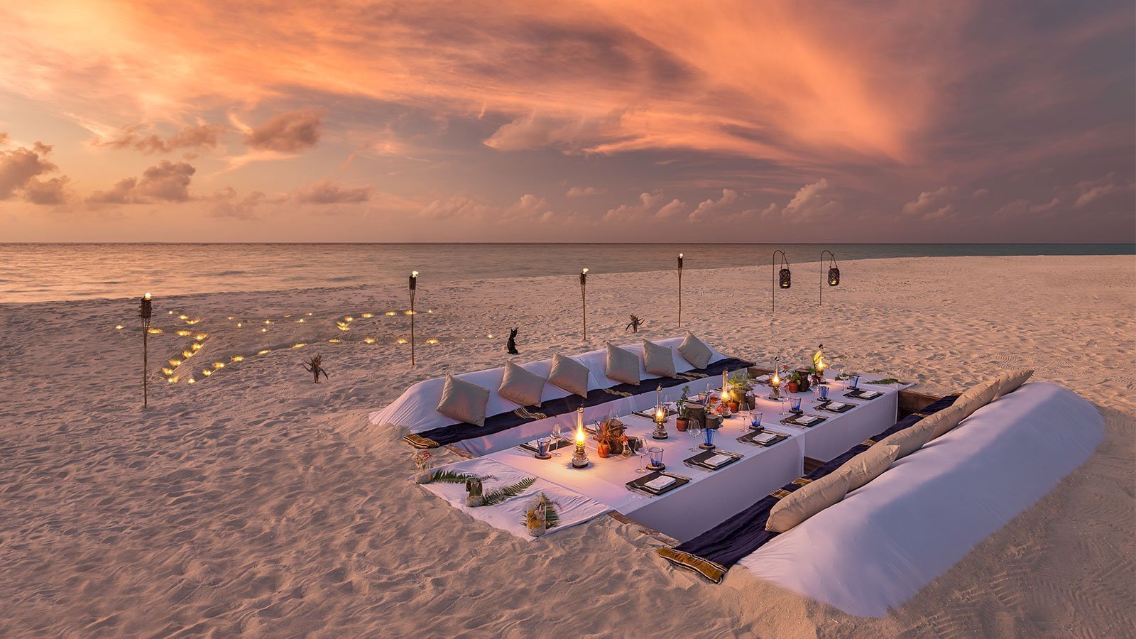 Read more about the article Gastronomic Journeys: 7 Must-Do Culinary Experiences in Luxury Travel