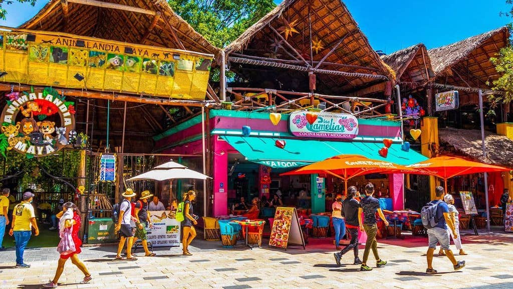 Playa-del-Carmen-Street-min